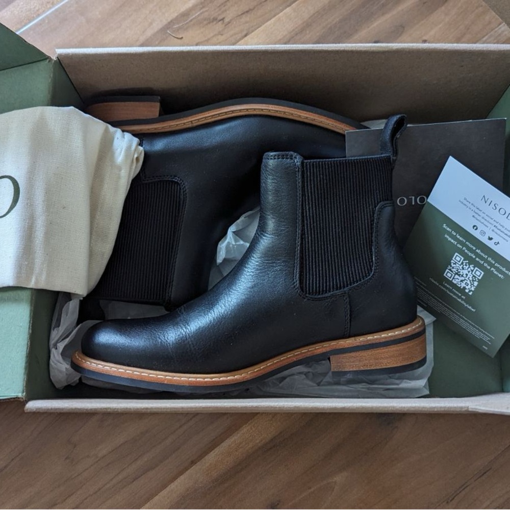 NWT Nisolo Carmen Chelsea Black Leather Boots 7.5